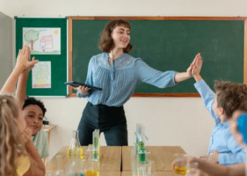 How to Implement Flipped Classrooms Using EdTech