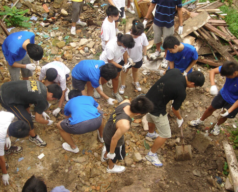 Service Learning Projects in College: Bridging Education and Community Impact